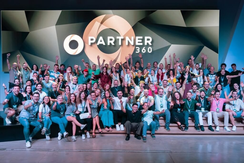 Imagen del equipo de partner 360 y alumnos de la formación durante un evento celebrado en septiembre de 2025